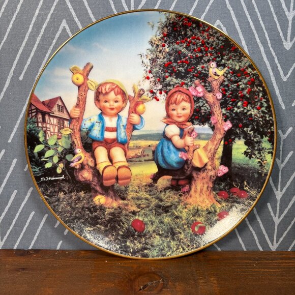 Vintage Hummel Apple Tree Boy and Girl Plate Little Companions Danbury Mint 1980 - Picture 3 of 11